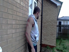 BUS STOP IRER MUSCLE WORSHIP WITH FEET